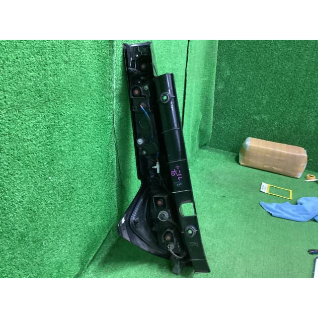 トール（ダイハツ） トール DBA-M900S 右テールランプ カスタムG 