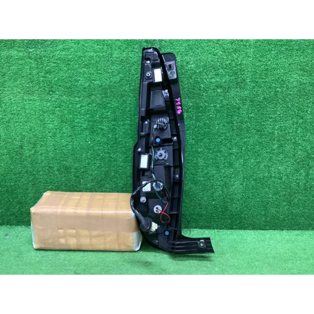 ソリオ 5AA-MA37S 右テールランプ ハイブリッドMX ZVR 35650-83S01