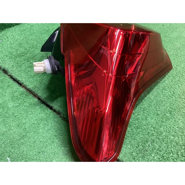 スイフト 5AA-ZC53S 左テールランプ ハイブリッドRS D7Z  35670-52RA2の画像