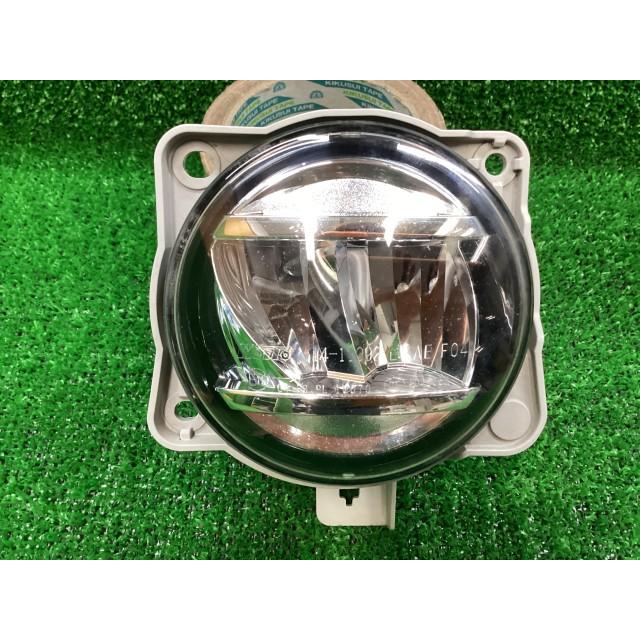 ステラ DBA-LA160F 左フォグランプ カスタムRS スマートアシスト 4WD W24  81220B2460の画像