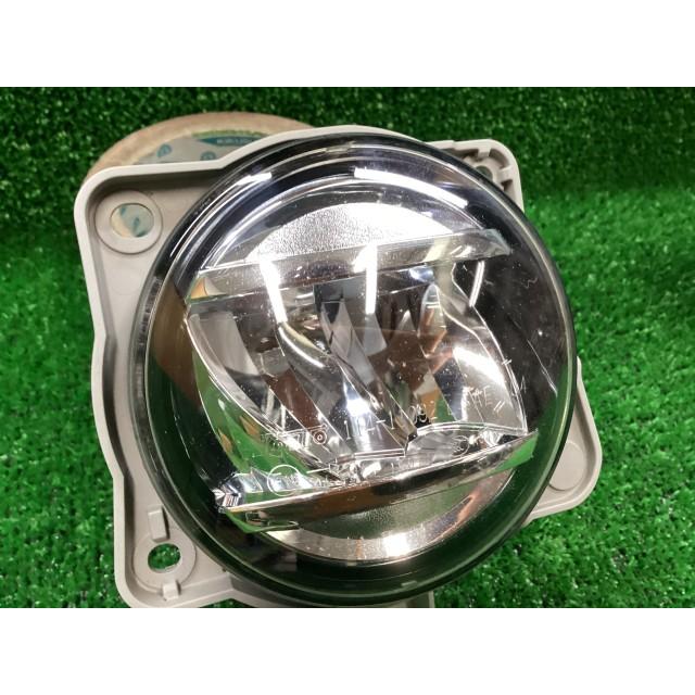 ステラ DBA-LA160F 左フォグランプ カスタムRS スマートアシスト 4WD W24  81220B2460の画像