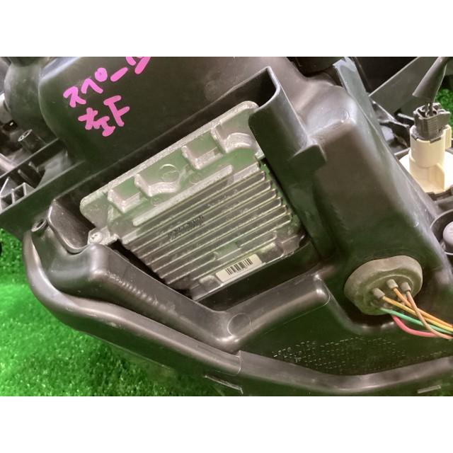 スペーシア DBA-MK32S 左ヘッドランプASSY カスタムXSリミテッド ZLB  35320-81M70の画像