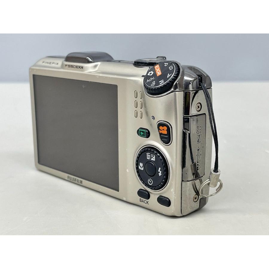デジタルカメラ FinePix F550EXR シルバー 1600万画素 光学ズーム15倍 富士フィルム FUJIFILM 2602LT185 |  | 02