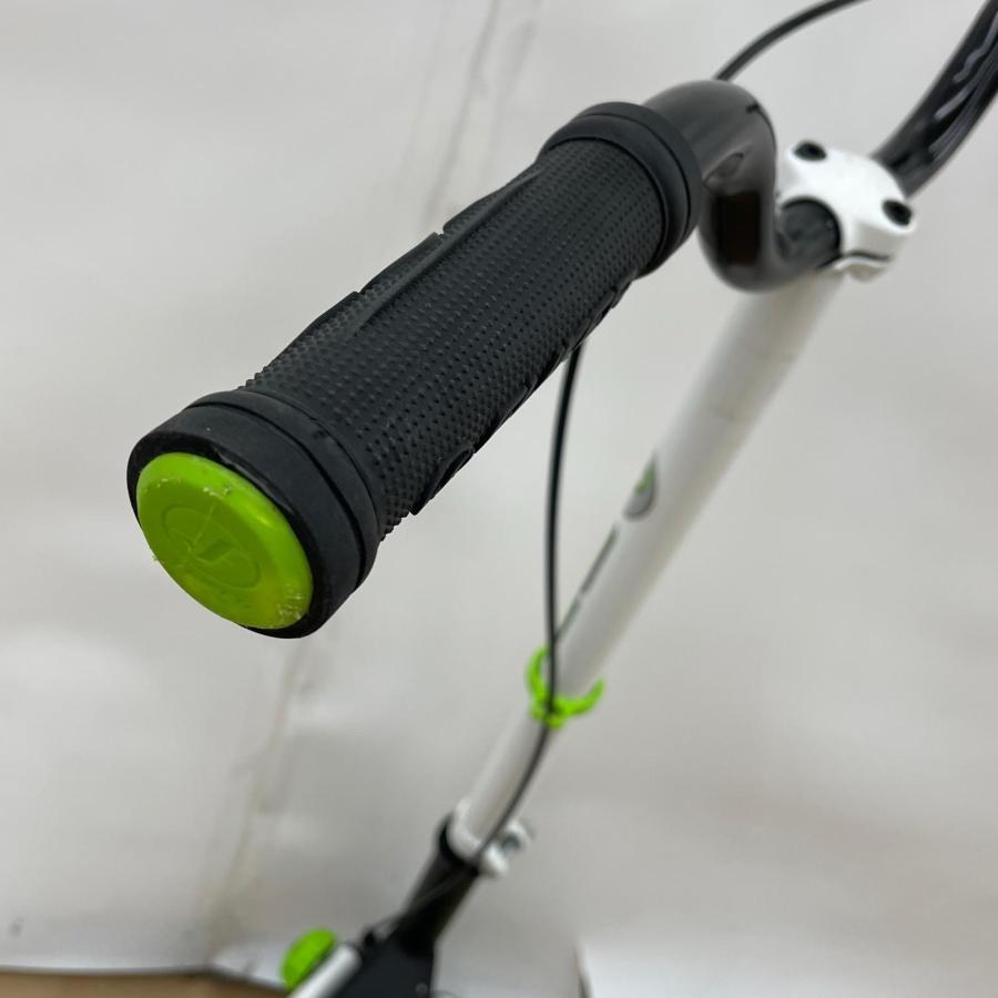 Y FLIKER F3 Yフリッカー 3輪キックボード ホワイト グリーン