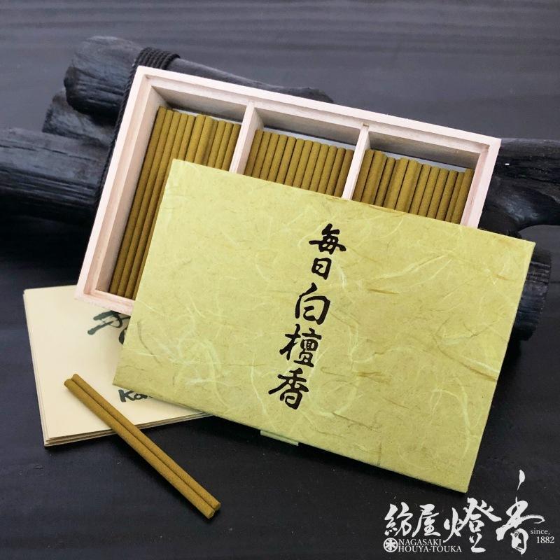 お香/室内香『香木の香り【毎日白檀香(まいにちびゃくだんこう)】ミニ寸スティック150本入』日本香堂 :000000000919:紡屋燈香 HouyaTohka - 通販 - Yahoo!ショッピング お香/室内香『香木の香り【毎日白檀香(まいにちびゃくだんこう)】ミニ寸スティック150本入』日本香堂 :000000000919:紡屋燈香 HouyaTohka - 通販 - Yahoo!ショッピング