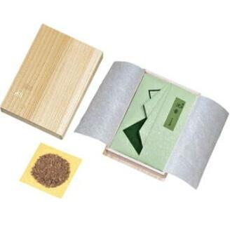 玉初堂 沈香 約32g たとう紙包み 桐箱仕立 玉初堂 沈香 約32g たとう紙包み 桐箱仕立