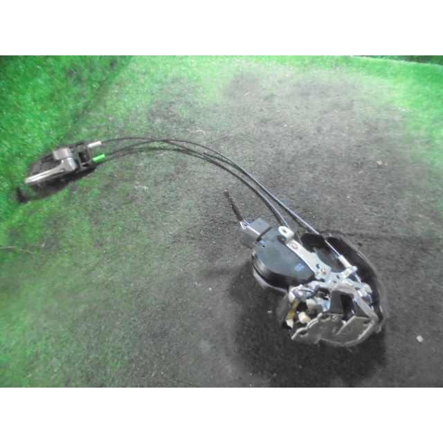 トヨタ マークII JZX110 リア ドアロック 右 68617 : 原木オートパーツ