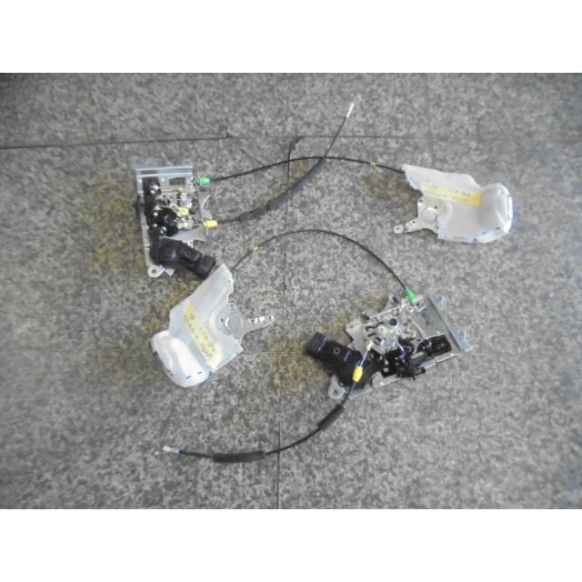 ムーヴキャンバス LA800S 左リアドアロックアクチュエーター 92447 ムーヴ ムーヴキャンバス DBA-LA800S ドアロック アクチュエータ 単価