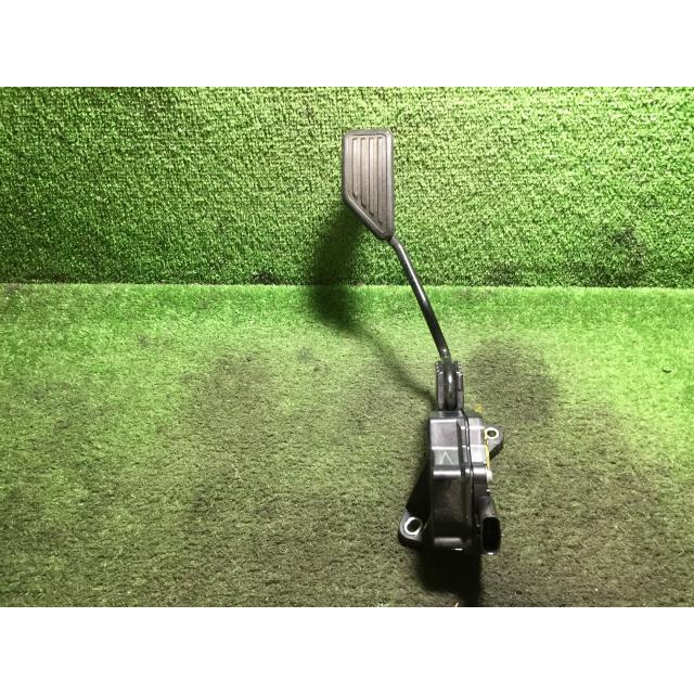 ムーヴ ムーヴコンテ DBA-L575S アクセルペダル T19 74241 : 原木