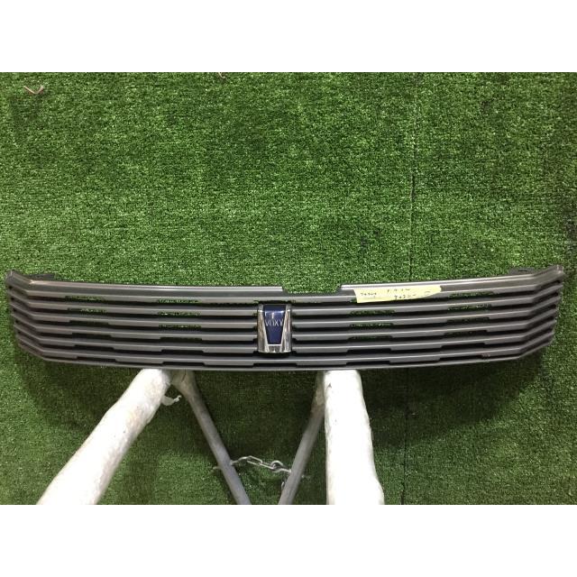 FROM JAPAN専用 ヴォクシー TA-AZR60G ラジエータグリル 3Q1 74907 : 原木リサイクル