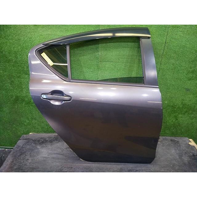 アクア DAA-NHP10 右リアドア 1G3 76120 : 原木リサイクルパーツジェイ 