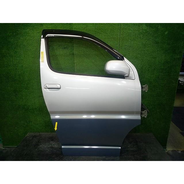 グランドハイエース GF-VCH16W 右フロントドア 2BW 76692 : 原木