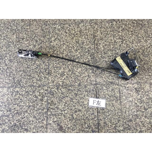 ヴェルファイア DBA-GGH20W 左Fドアロック アクチュエータ 202 77889