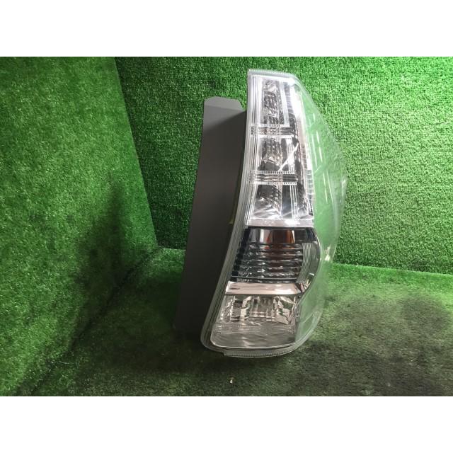プリウスα DAA-ZVW41W 右テールランプ リア レンズ 8T5 78052 : 原木