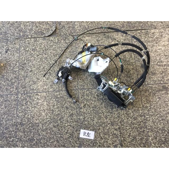 セレナ DAA-HFC26 左Rドアロック アクチュエータ K23 79172 : 原木