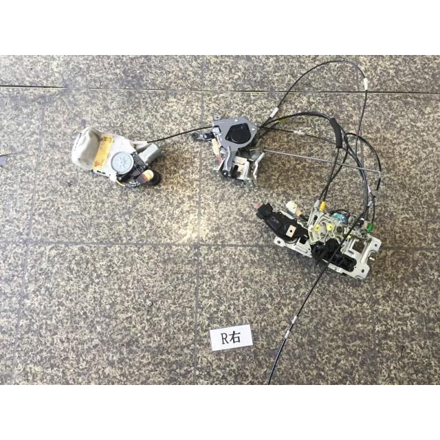ヴェルファイア DBA-GGH20W 右Rドアロック アクチュエータ 202 79179