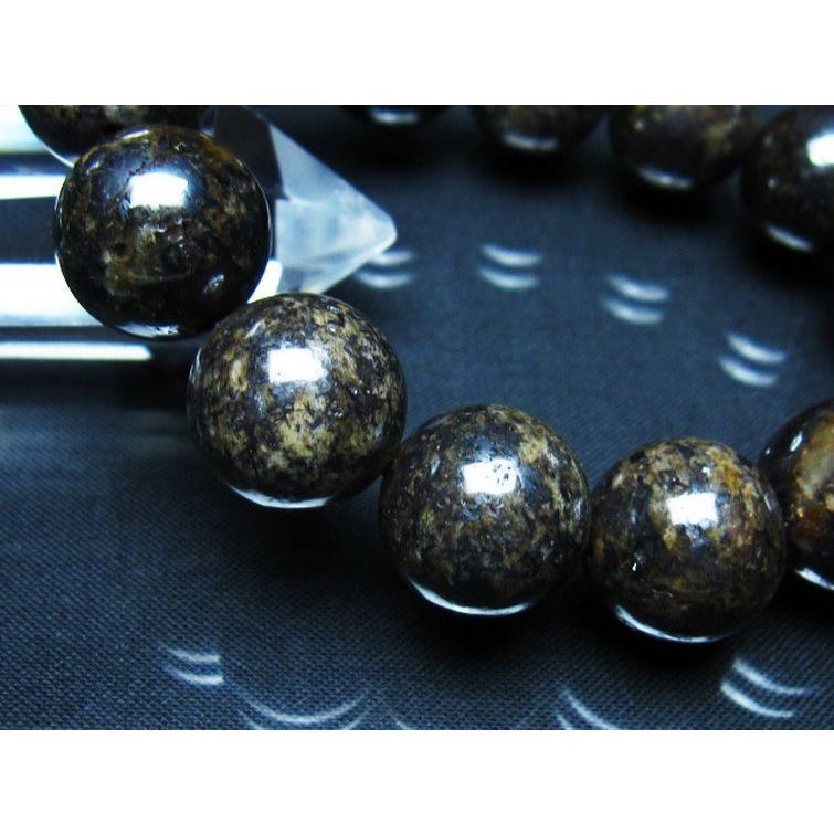 隕鉄の最大級のお買い得品！重量は約1.770kg。隕石パワーストーン、天然石。 パワーストーン 天然石 コンドライト「サハラNWA869隕石」ブレスレット