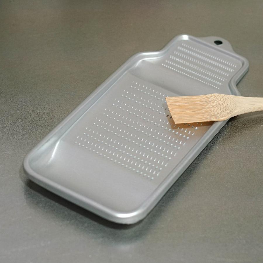 おろし金 松野屋 アルマイト理想おろし金 おろし器 アルミ おろし 大根おろし器 おろしがね 日本製 国産 キッチン 所 台所用品 キッチングッズ |  | 05