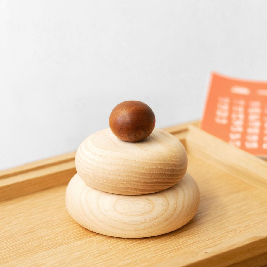 kochi 木製カガミモチ 鏡餅 木製 木製鏡餅 木の鏡餅 お正月 正月飾り ウッド 天然木 床の間飾り 卓上 置物 飛騨 木工家 オブジェ お飾り インテリア 玄関飾り |  | 18