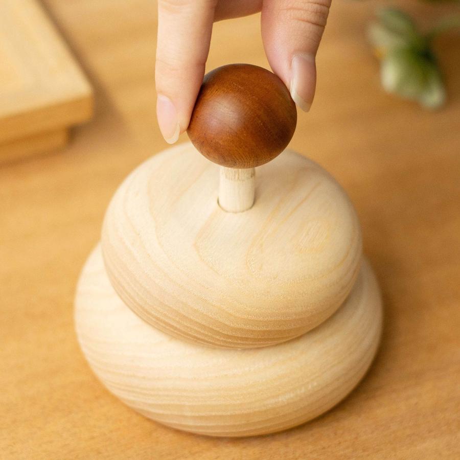 kochi 木製カガミモチ 鏡餅 木製 木製鏡餅 木の鏡餅 お正月 正月飾り ウッド 天然木 床の間飾り 卓上 置物 飛騨 木工家 オブジェ お飾り インテリア 玄関飾り |  | 10