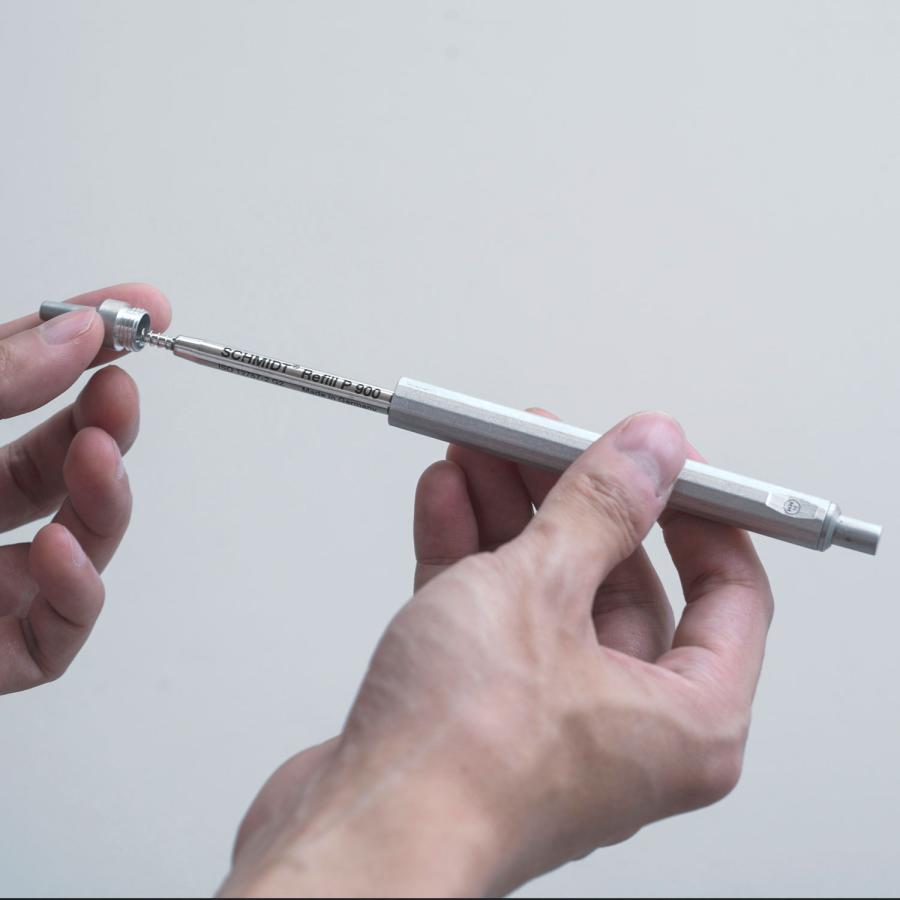黒い金属製ボールペン 箱無し U338474_l1.jpg