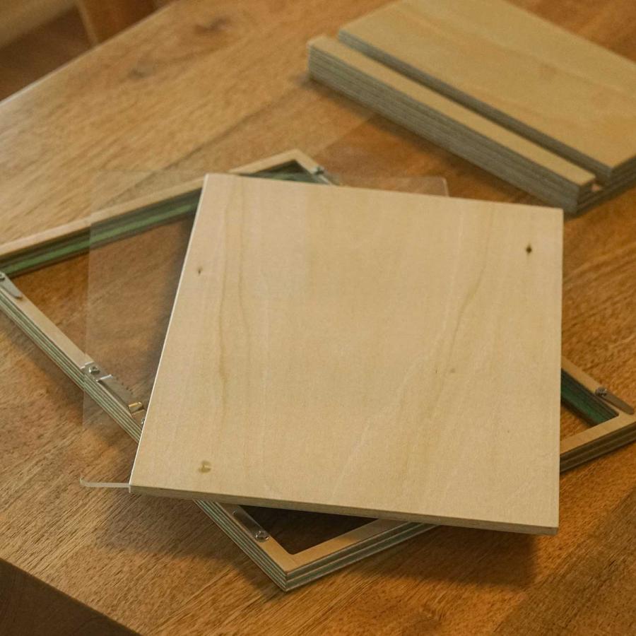 写真立て New Edition Furniture フォトフレーム 壁掛け 置き型 ポストカード 木製 おしゃれ インテリア 結婚祝い 出産祝い | HIGHTIDE | 12