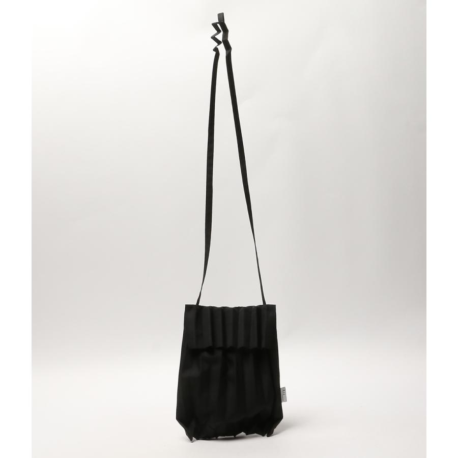 【ISSEY MIYAKE/イッセイミヤケ】プリーツショルダーバッグ 美品 美品 ミー イッセイミヤケ ショルダーバッグ プリーツバッグ ブラック
