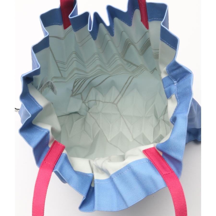 【美品】  me ISSEY MIYAKE / ミーイッセイミヤケ | ショルダーバッグ | ブルー/レッド | レディース ISSEY MIYAKE me/イッセイミヤケミーよりショルダーバッグのご紹介です