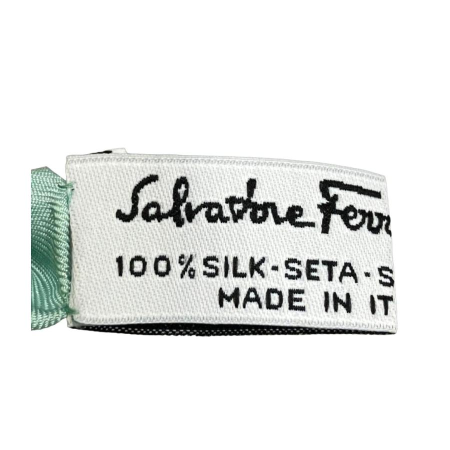 Salvatore Ferragamo レオパードスカーフ　新品未使用 サルヴァトーレフェラガモ スカーフ シルク100% レオパード柄