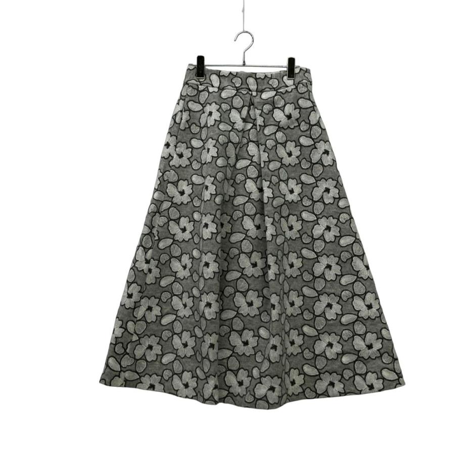 美品 セブンテン フレアスカート タック 2024AW フラワー刺繍タックス