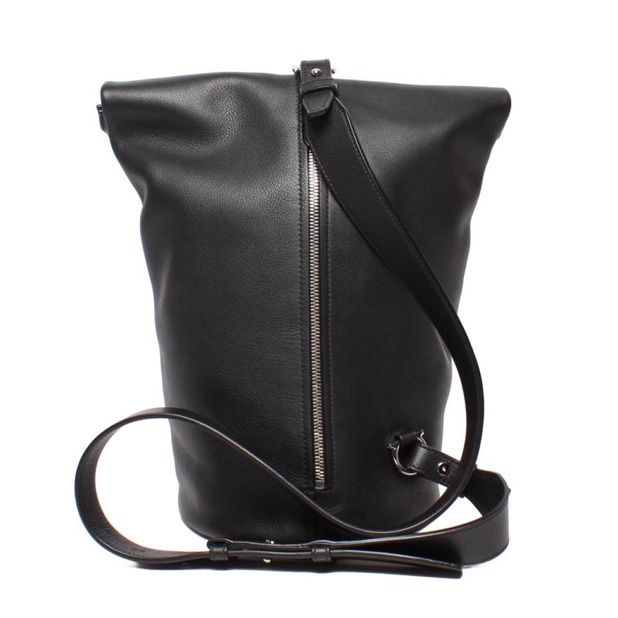 Salvatore Ferragamo ボディバッグ 軽量バッグ ガンチーニ 美品 サルヴァトーレフェラガモ ボディバッグ スリングバッグ