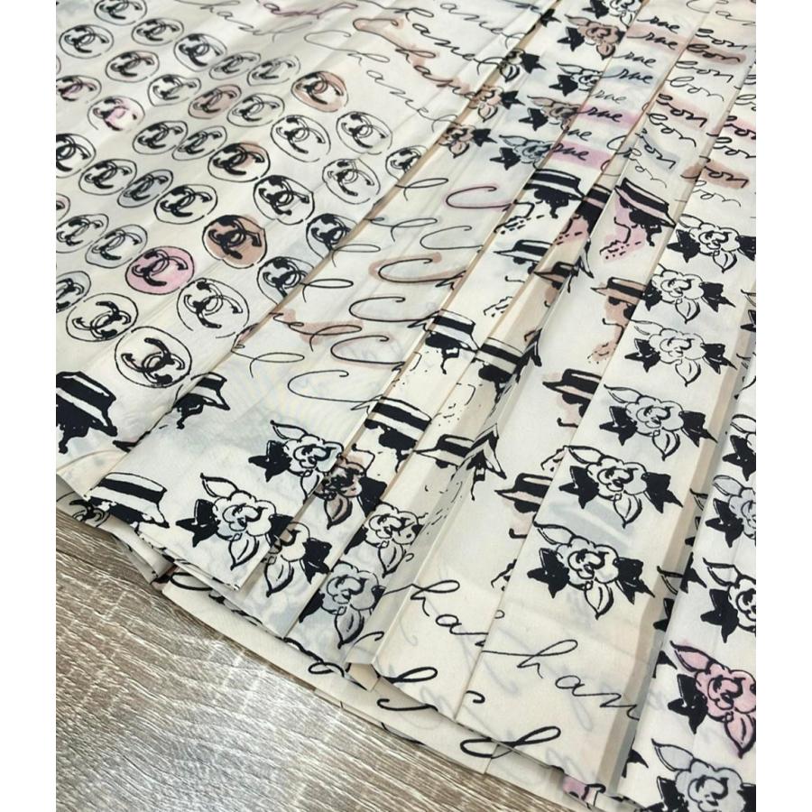 美品　シャネル　シルクスカート　40サイズ 美品 シャネル アイコンプリント シルクスカート レディース