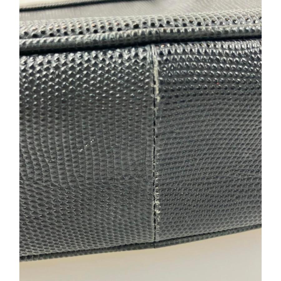 値下げ！レア⭐︎サルヴァトーレフェラガモ　斜め掛けバッグ　大きめ サルヴァトーレフェラガモ ヴァラリボン 斜め掛け チェーン