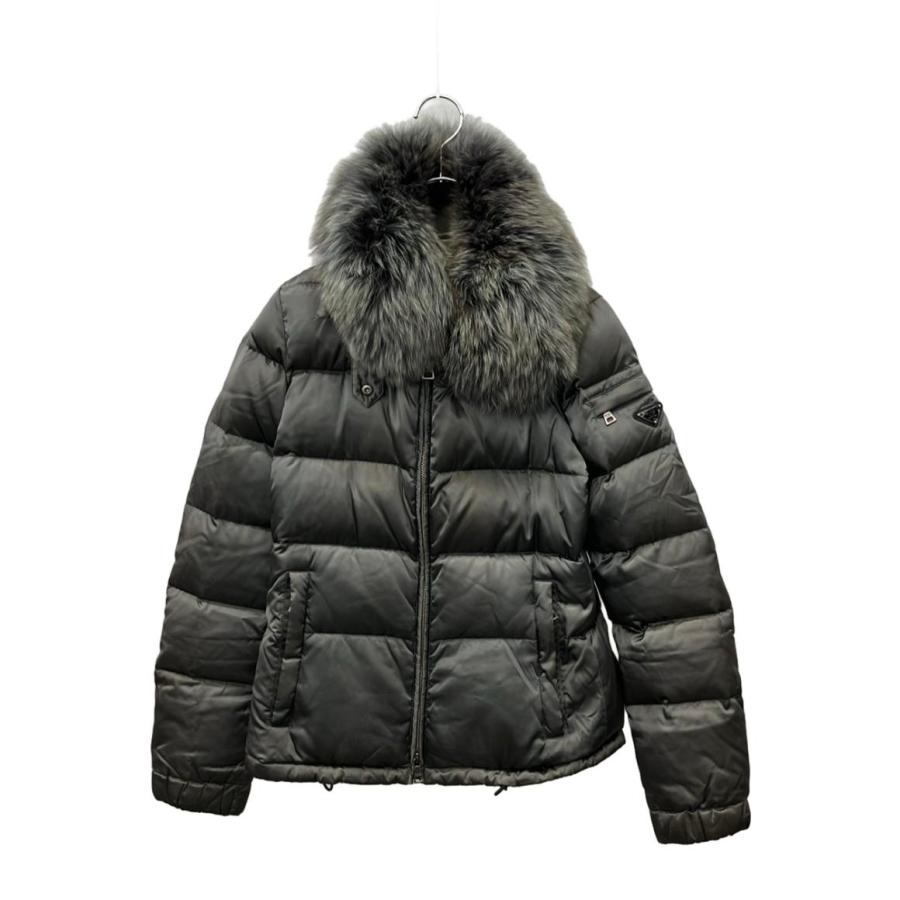 美品 PRADA プラダ ダウンジャケット ファー 28V060 ロゴプレート 美品 PRADA プラダ ダウンジャケット ファー 28V060 ロゴプレート
