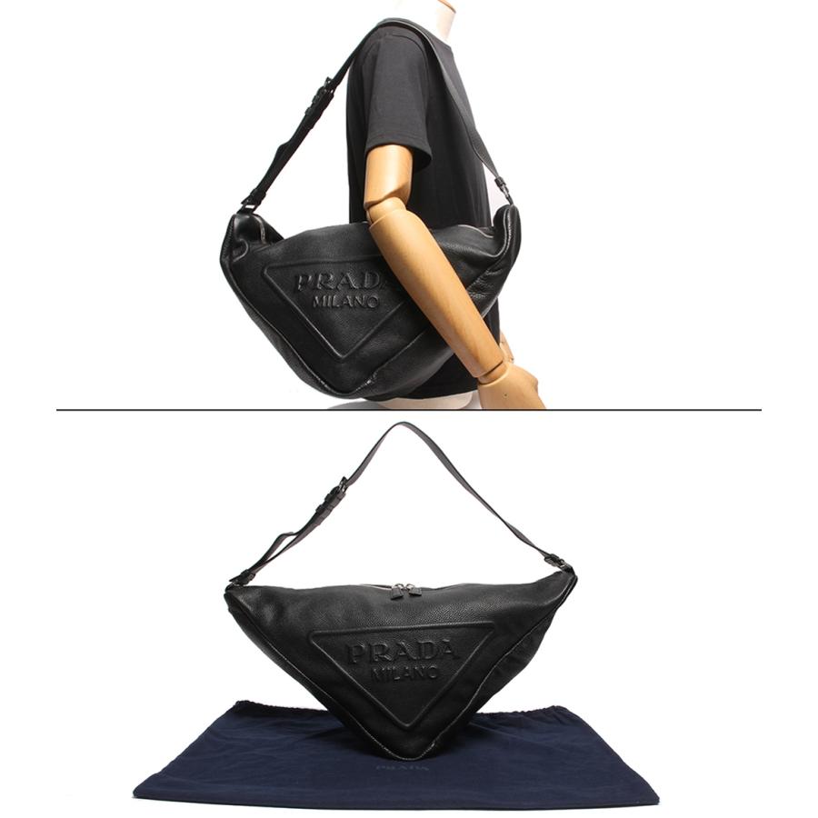 プラダ レザーショルダーバッグ シルバー金具 トライアングル