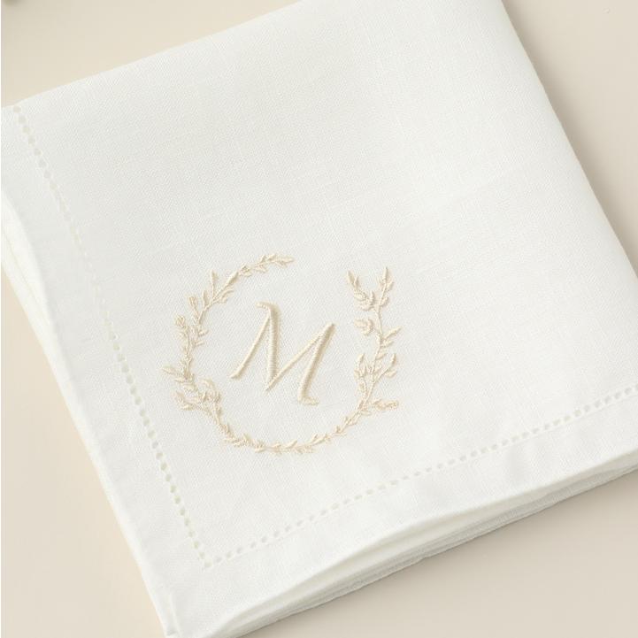 手刺繍入り　リネンクロス/リネンハンカチ【白糸刺繍ローズ】 手刺繍入り リネンクロス/リネンハンカチ【白糸刺繍ローズ】