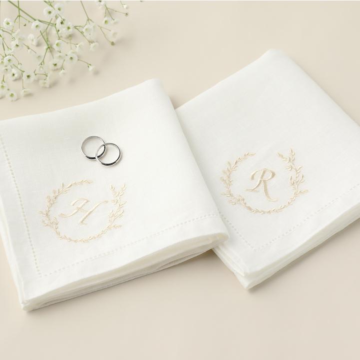 アンティーク ウェディングハンカチ イニシャル花文字刺繍 バレンシアヌレース装飾 アンティーク ウェディングハンカチ イニシャル花文字刺繍