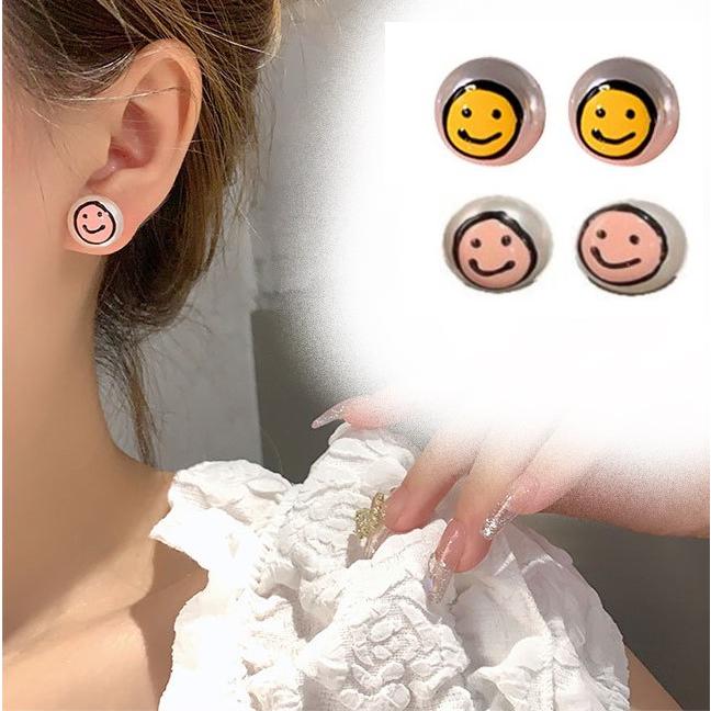 255❤️送料込490❤️スマイル❤️ニコちゃん❤️ピアス❤️ホワイト 送料無料 ニコちゃん ピアス パール 可愛い 面白 にこにこ 笑顔 大人