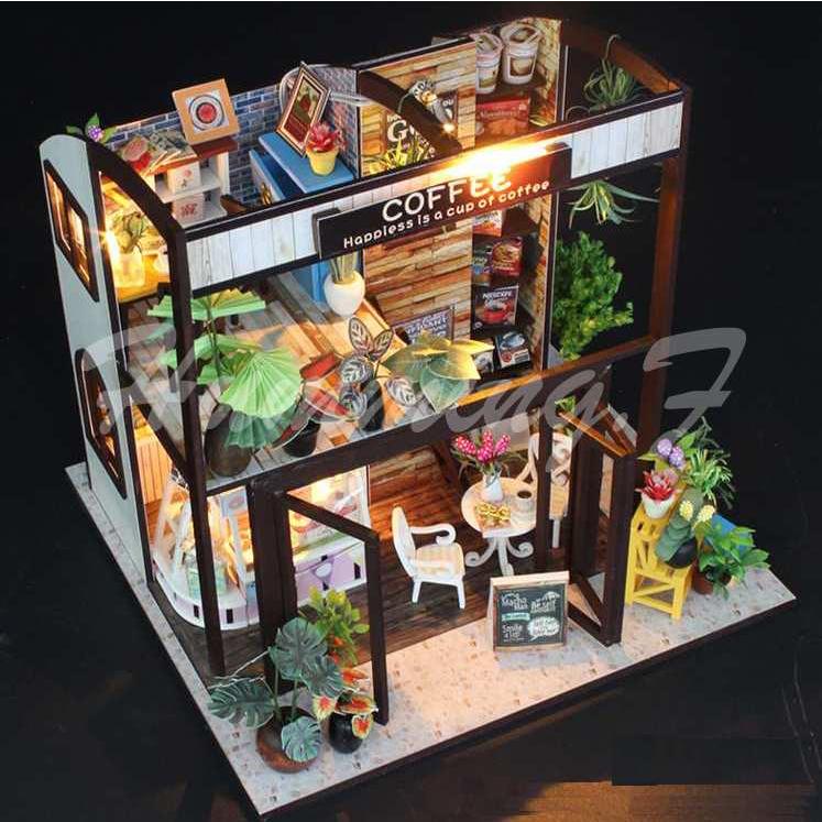 コーヒーショップドールハウス 手作りです。