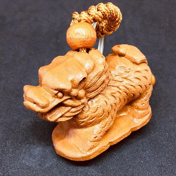 キーホルダー 木彫り 麒麟 キーリング キリン 瑞獣 チャーム 小物 雑貨
