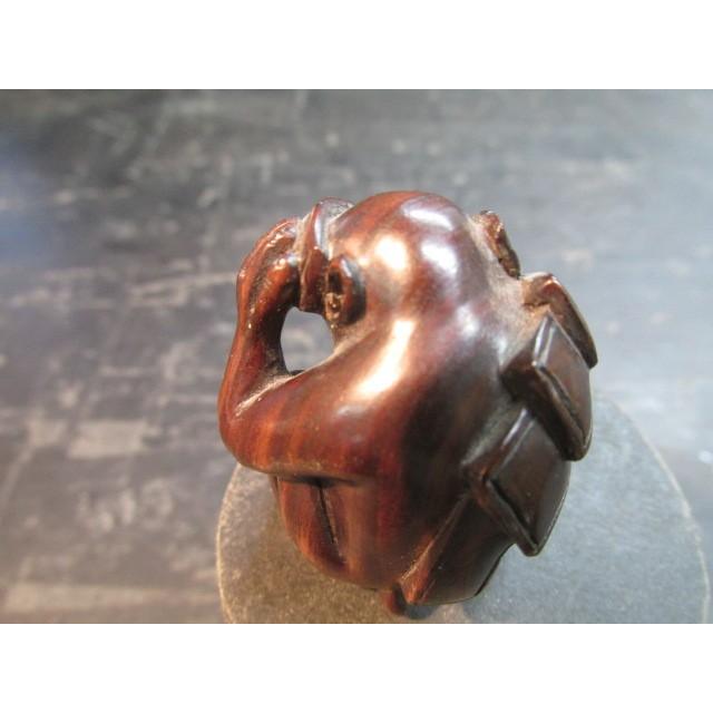 送料無料　時代物　緑檀根付　竹に猿『吉？』在銘 送料無料 時代物 緑檀根付 竹に猿『吉？』在銘 送料無料 時代物 緑檀