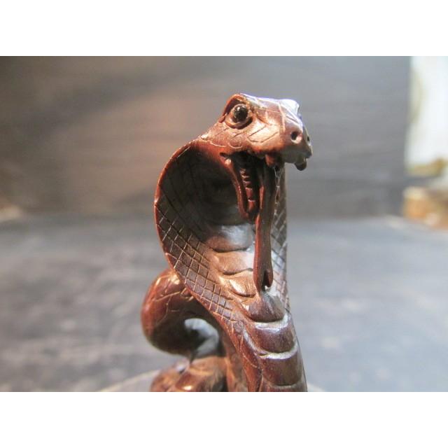 友銘紫檀彫り出しコブラ根付9g 唐木 木彫 木箱 木製 根付 おしゃれ