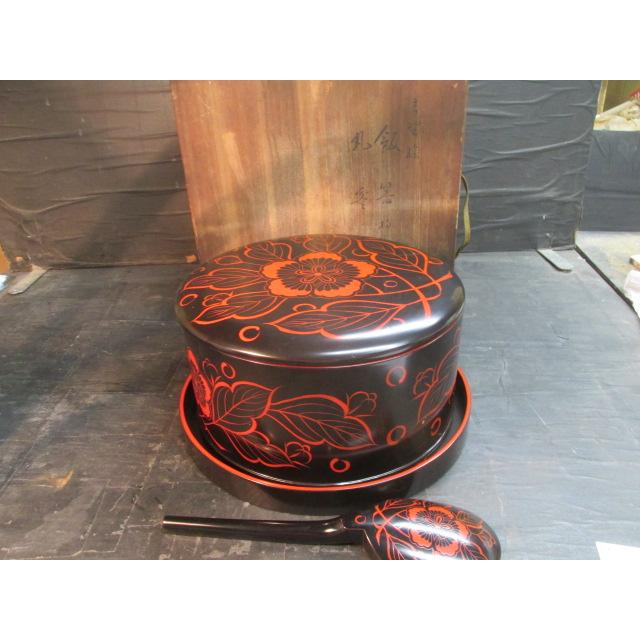 三象造黒塗赤絵御櫃・丸盆・杓 3点セット　木製漆器　茶懐石　共箱