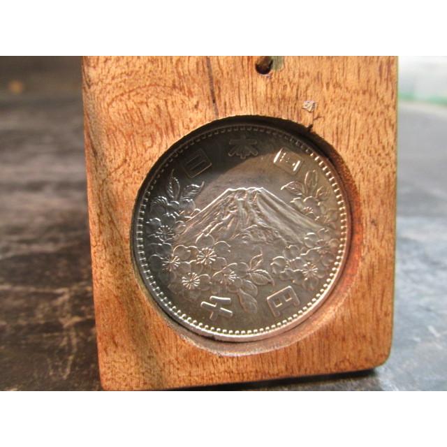 １９６４年東京オリンピック１０００円銀貨ペンダント　本物ペンダント　専用容器　紐　総玉杢　サペリ材　拭き漆 【外箱】