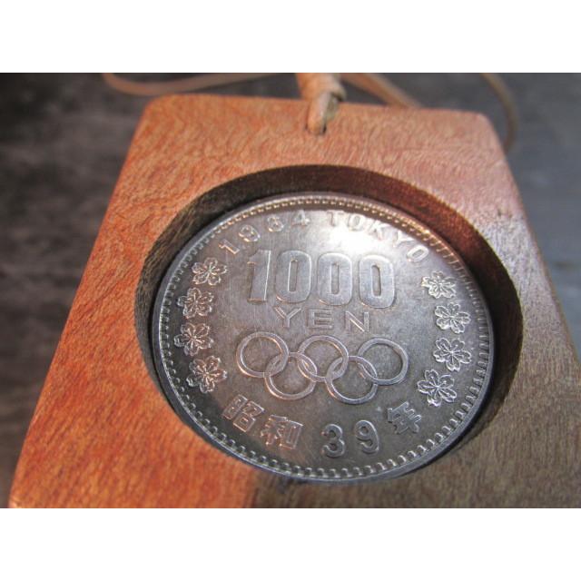 １９６４年東京オリンピック１０００円銀貨ペンダント　本物ペンダント　専用容器　紐　総玉杢　サペリ材　拭き漆 【外箱】