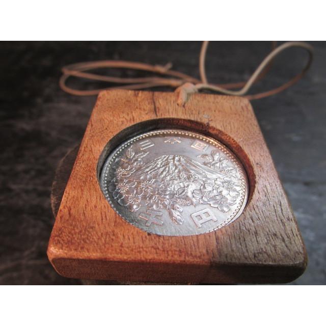 １９６４年東京オリンピック１０００円銀貨ペンダント　本物ペンダント　専用容器　紐　総玉杢　サペリ材　拭き漆 【外箱】