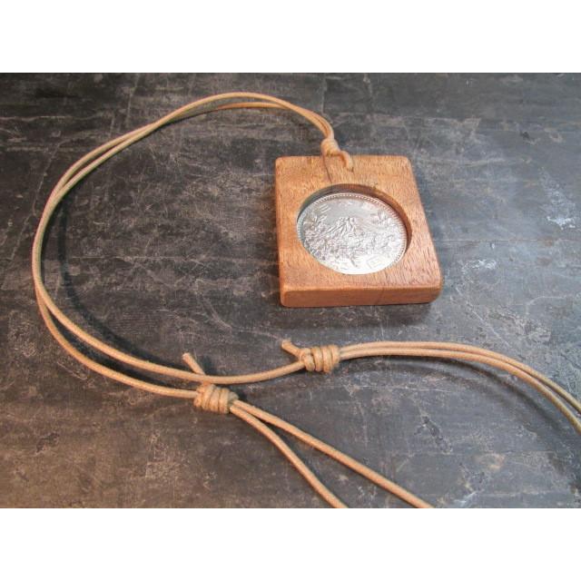 １９６４年東京オリンピック１０００円銀貨ペンダント　本物ペンダント　専用容器　紐　総玉杢　サペリ材　拭き漆 【外箱】
