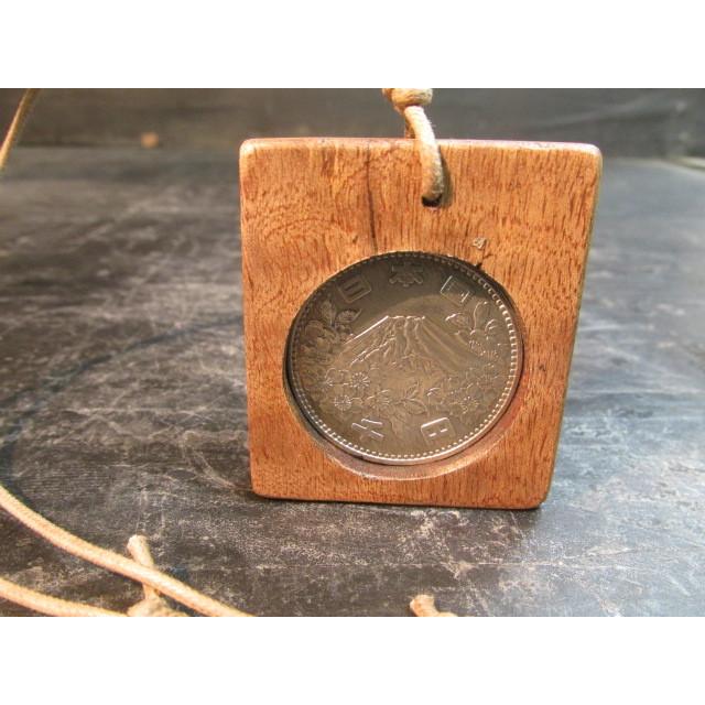 １９６４年東京オリンピック１０００円銀貨ペンダント　本物ペンダント　専用容器　紐　総玉杢　サペリ材　拭き漆 【外箱】