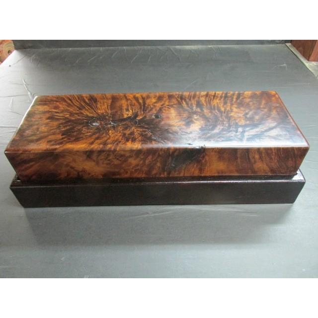 美術工芸　漆工芸　宝箱　木製　くり抜き　展示会で購入　大ぶり厚み　底に浅い筋傷 桑瘤拭き漆くり抜き飾り大箱 木製 一枚板 銘木 文箱 飾り箱 手許箱