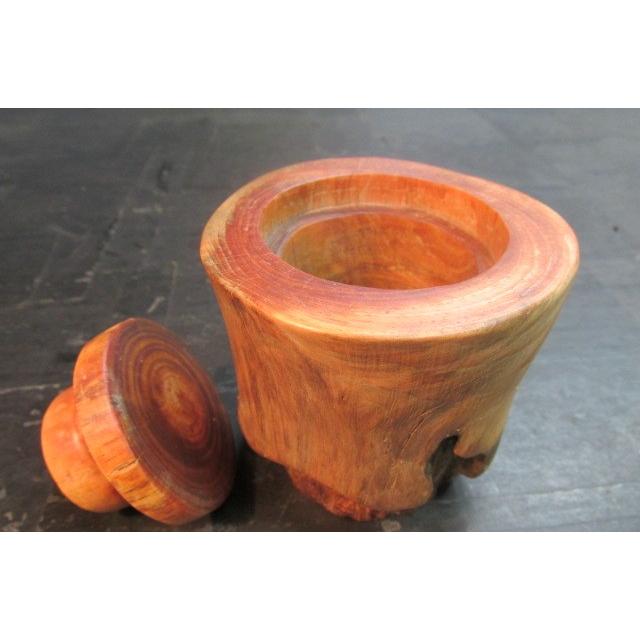 重厚で渋くて底光りのする松の仁棗 木製 棗 茶道具 銘木 厚板 肥松 茶